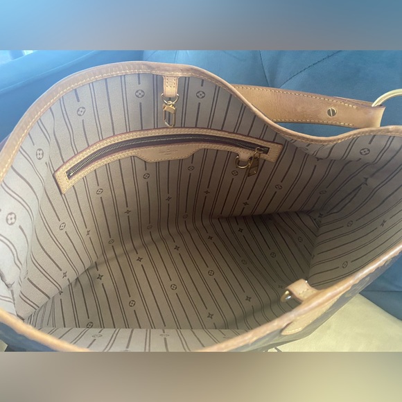 SOLD- Louis Vuitton Delightful, PM Monogram - Picture 10 of 16